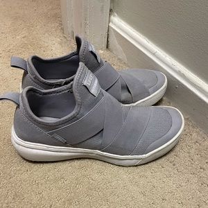 Vans no lace sneakers in size 9